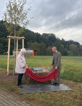 Enthüllung des Gedenksteins